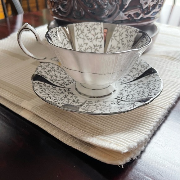Queen Anne White & Silver Wide Mouth Teacup & Saucer - Picture 4 of 12